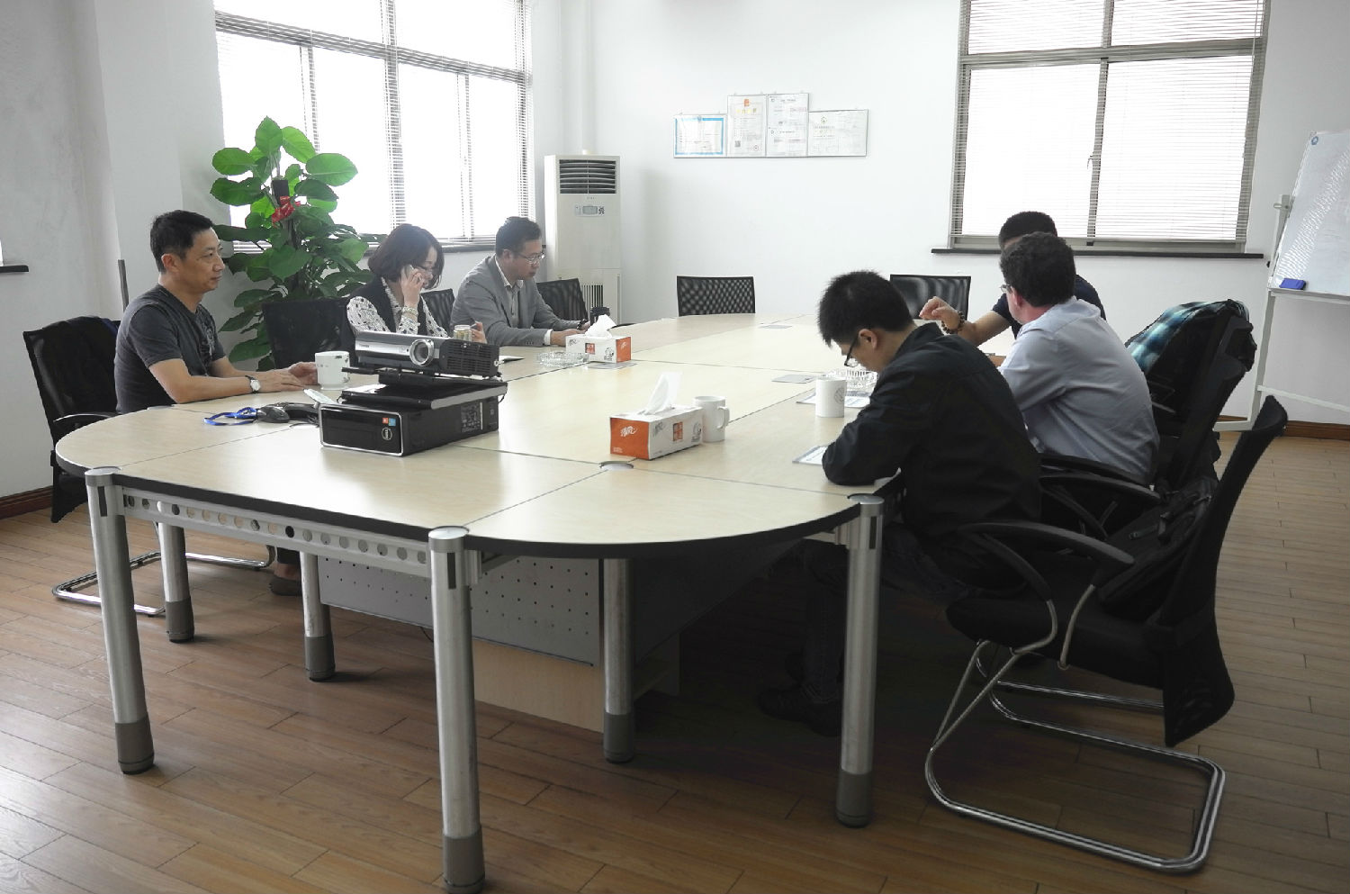 國(guó)外客戶來(lái)恒豐鉚釘實(shí)地考察 國(guó)外客戶來(lái)恒豐鉚釘實(shí)地考察